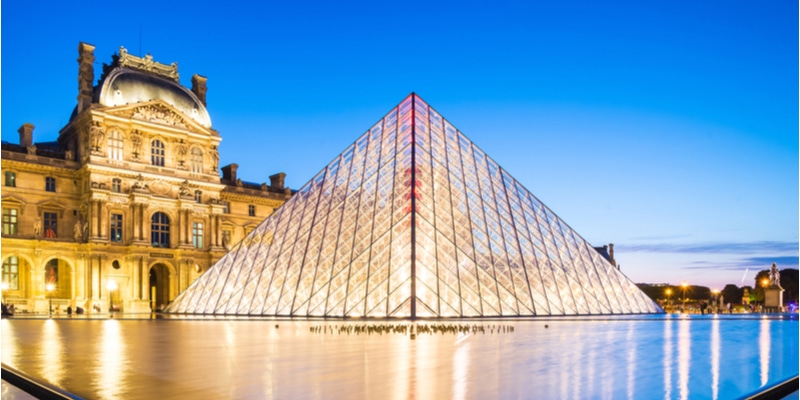 pyramide du louvre